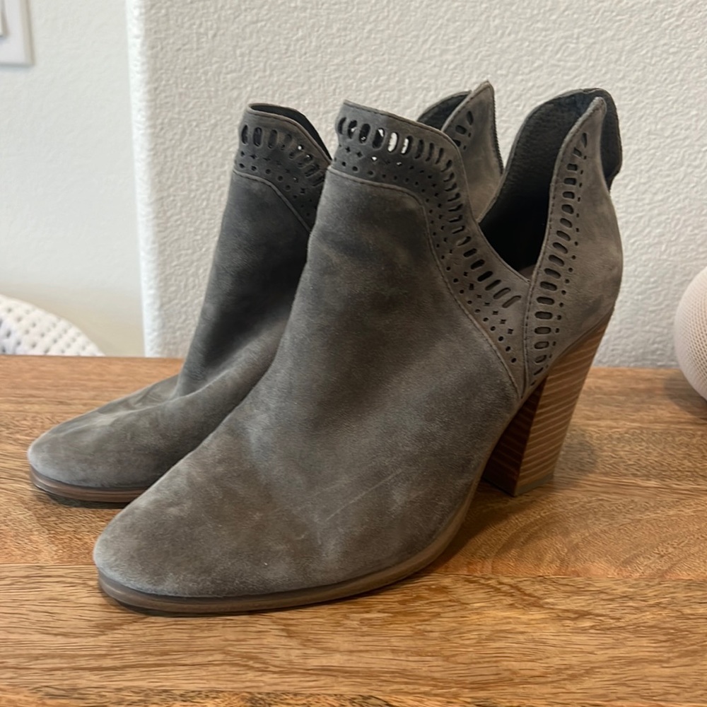 Vince Camuto Ankle booties